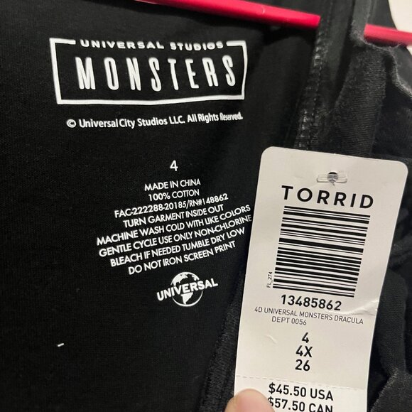 Torrid Universal Monsters Dracula Black Mineral Wash Slashed Crew Top 4/4X NWT - Picture 8 of 8